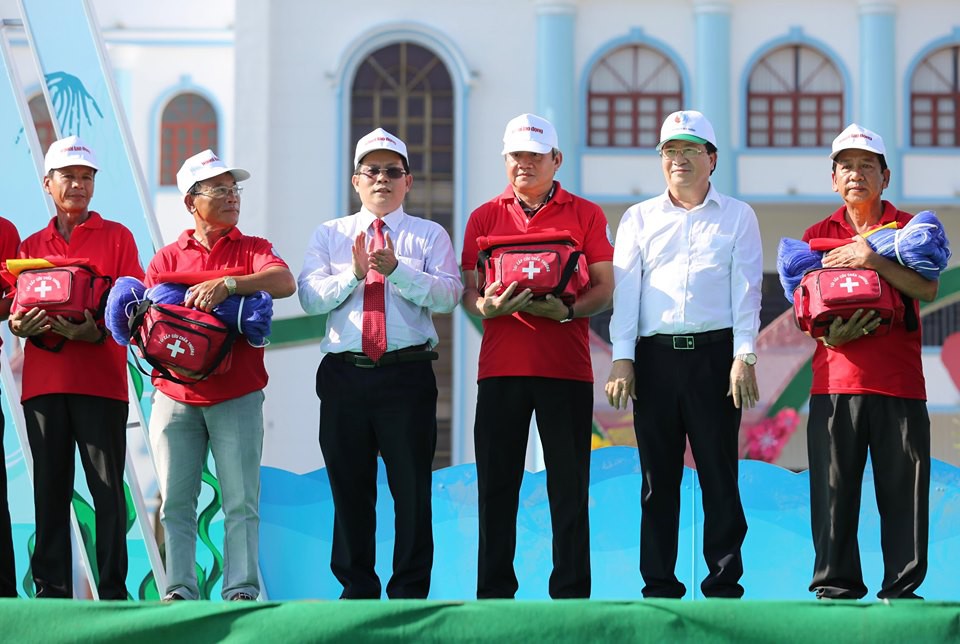 Khởi động Chương trình “Một triệu lá cờ Tổ quốc cùng ngư dân bám biển” - Ảnh 19.