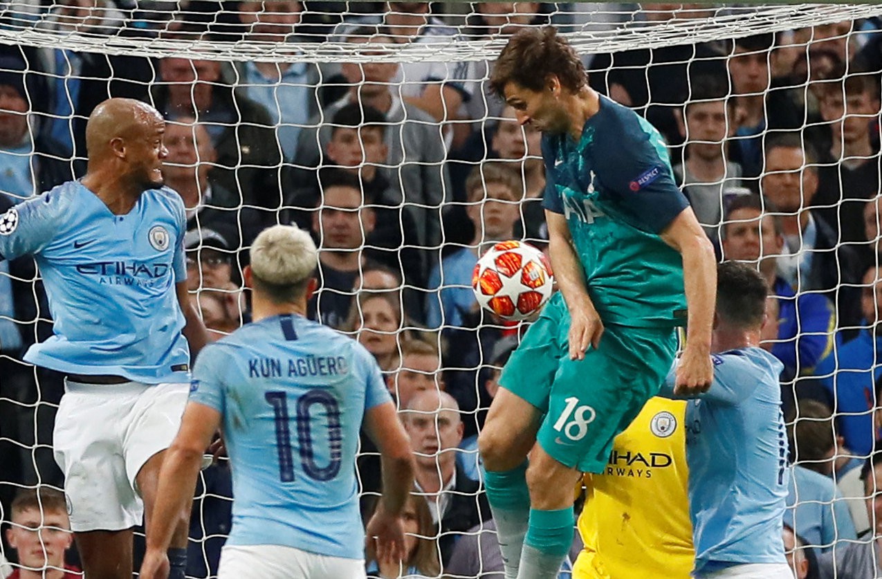 Chung kết Champions League: Ai may nhiều th&igrave; thắng? - Ảnh 4.