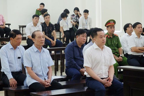 Tiếp tay Vũ "nhôm" thâu tóm đất "vàng"
