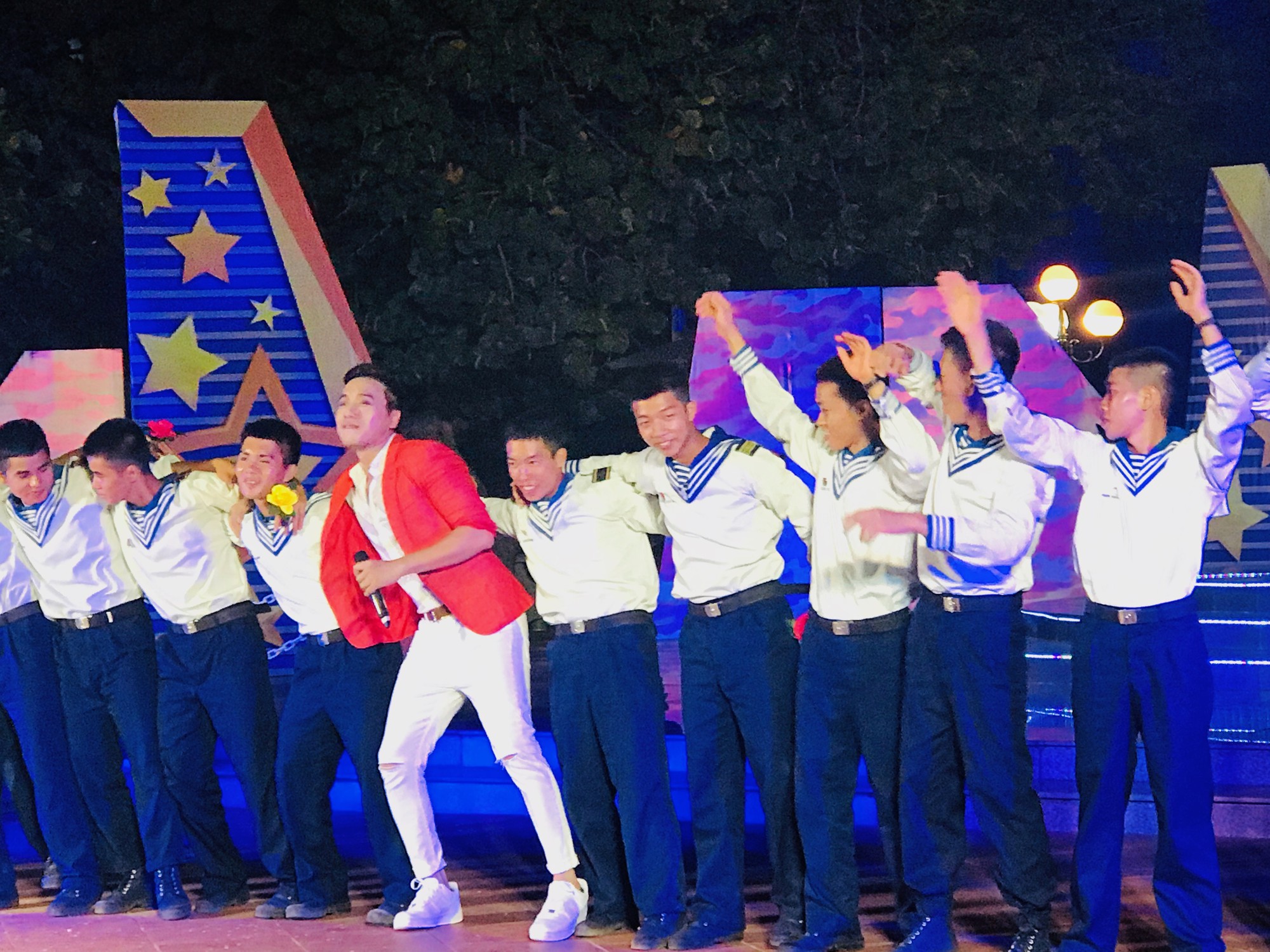 Trường Sa trong tr&aacute;i tim nghệ sĩ - Ảnh 5.