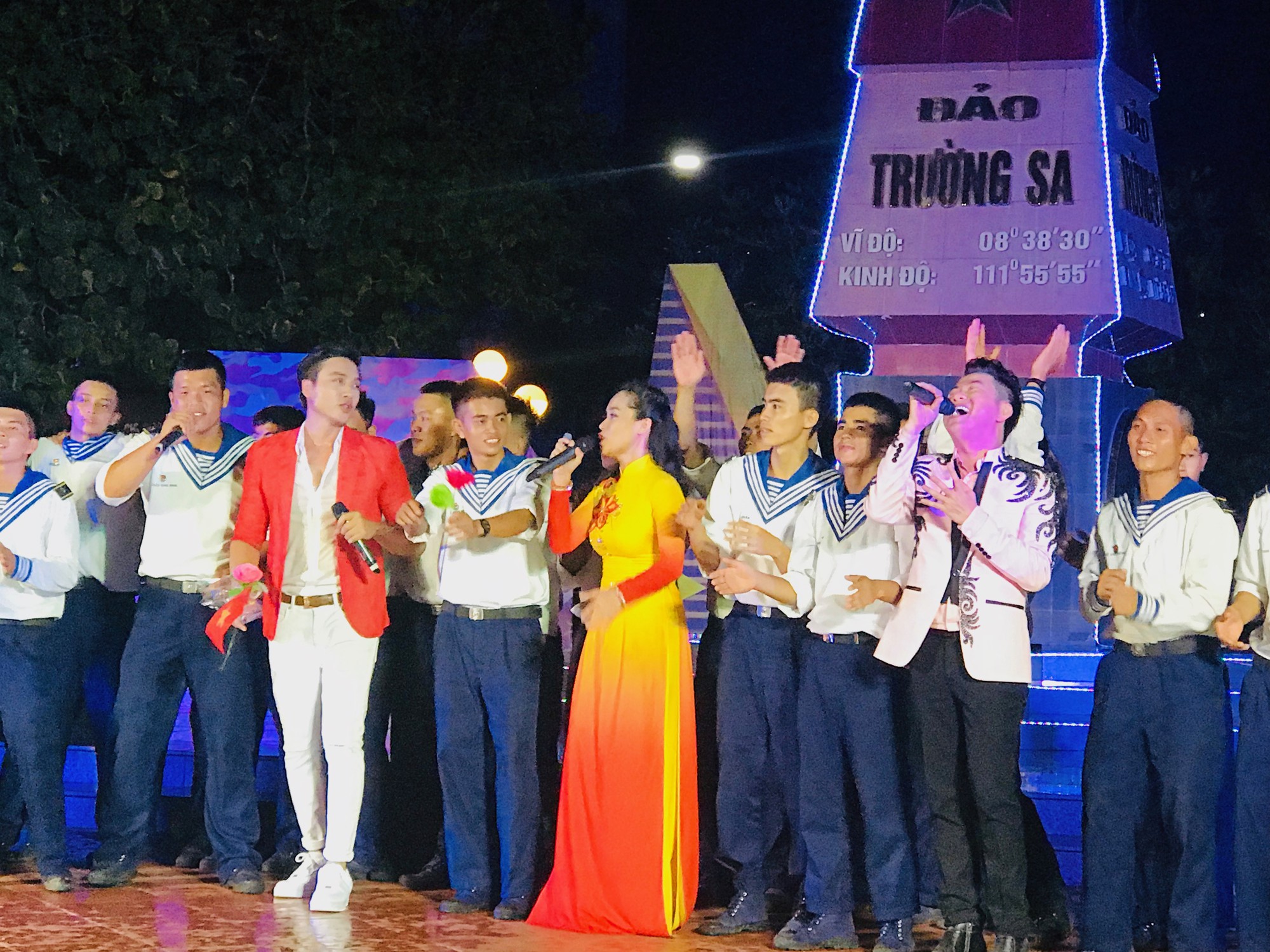 Trường Sa trong tr&aacute;i tim nghệ sĩ - Ảnh 6.