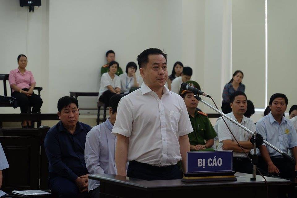 Vụ xử 2 cựu thứ trưởng Bộ Công an: Vũ "nhôm" nói có bằng chứng mới và giao nộp HĐXX