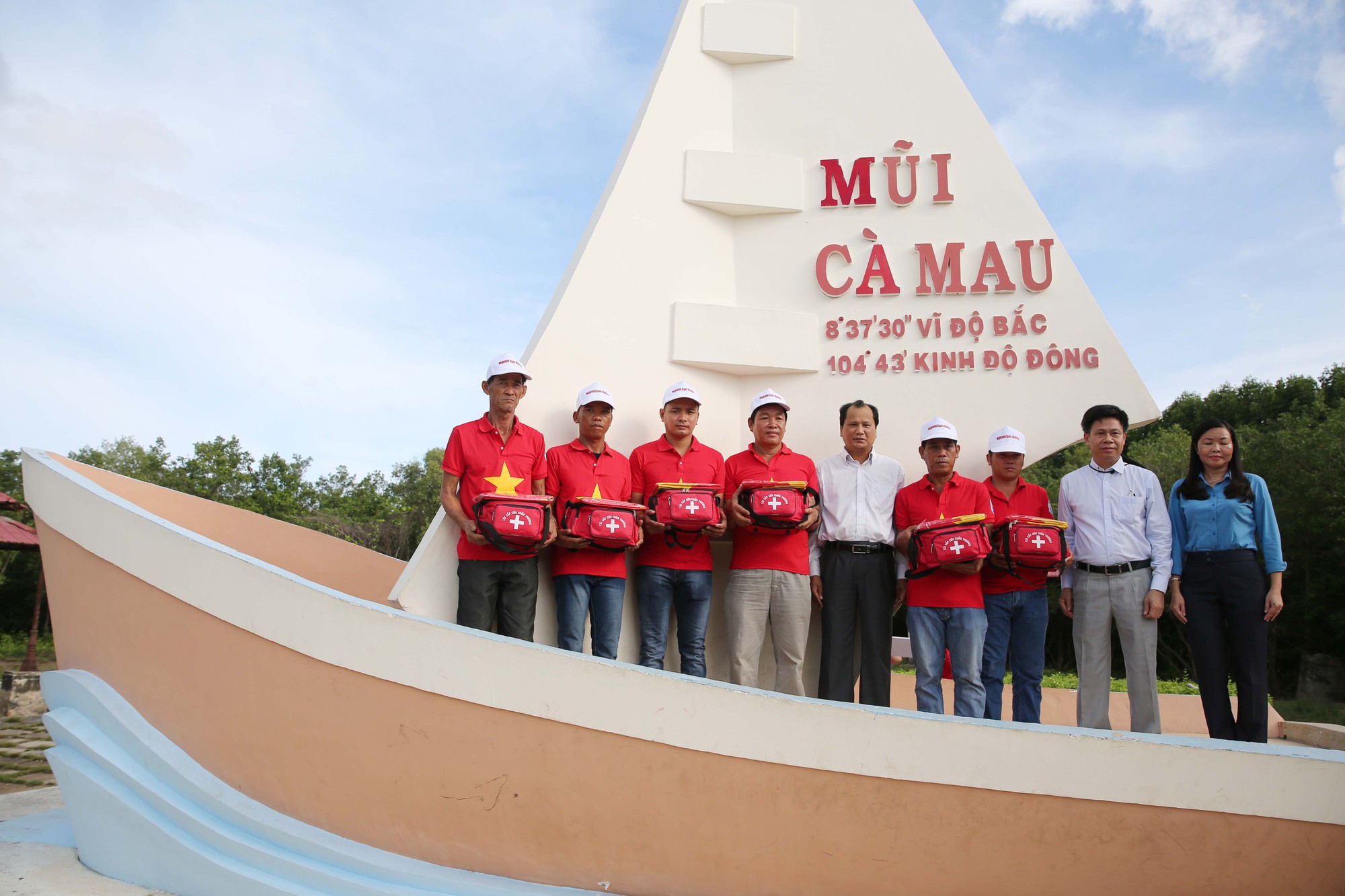 Một triệu lá cờ Tổ quốc cùng ngư dân bám biển: Nên đưa chương trình đến nhiều nơi