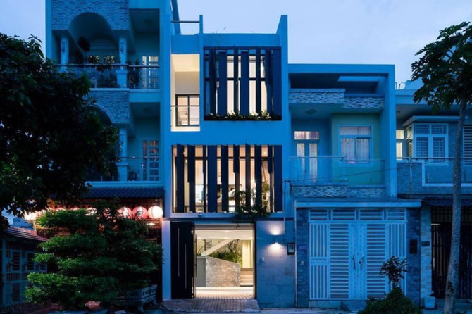 Bể bơi trong nhà ống Sài Gòn chỉ rộng 70m2 - Ảnh 1.