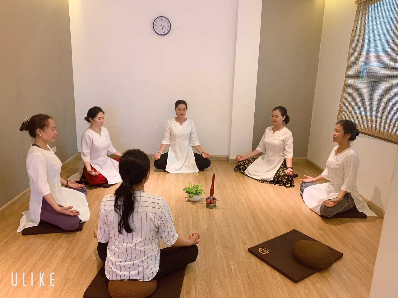 Hóa giải stress với khóa học thiền 100 giờ