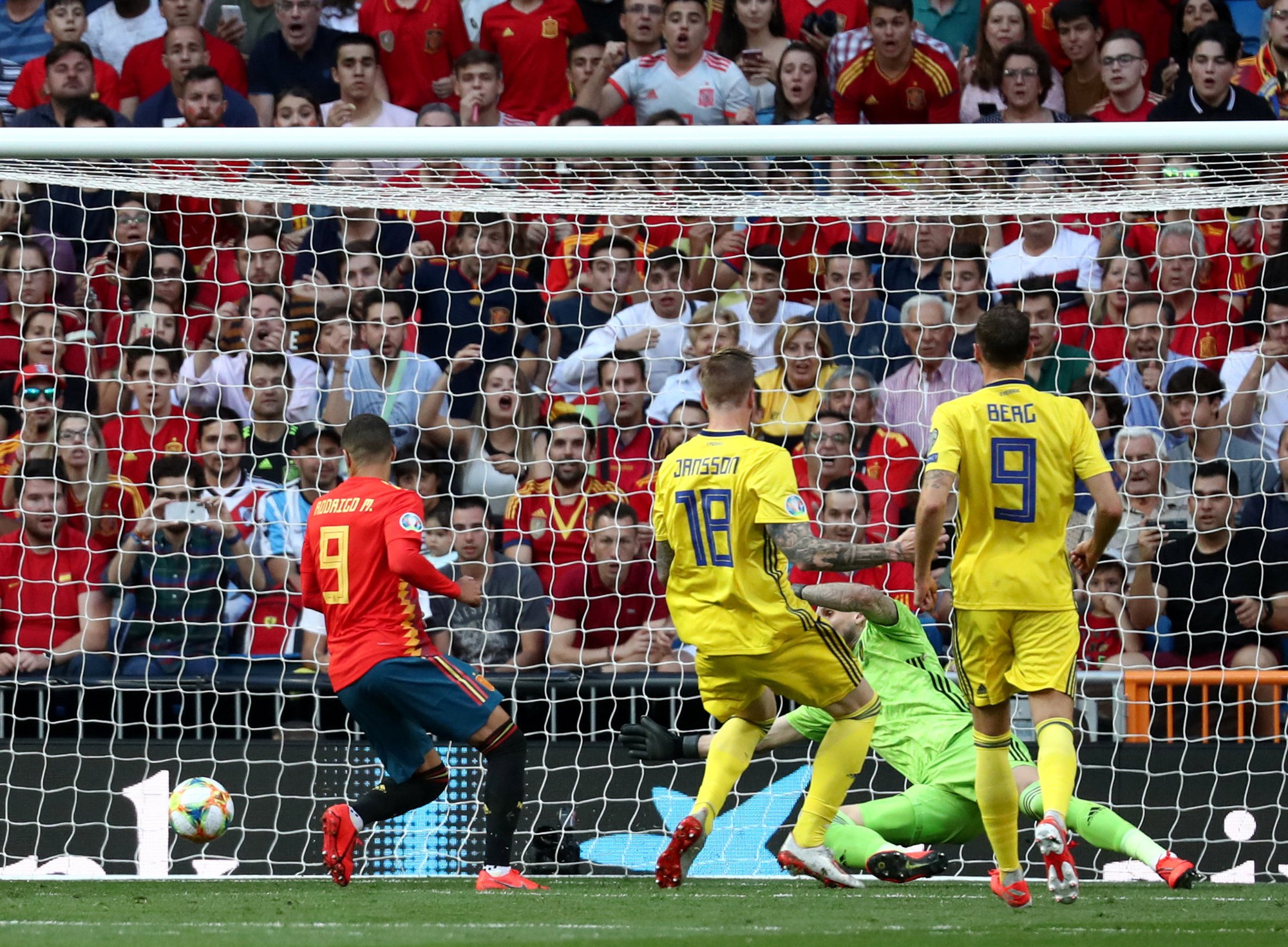 Vòng loại Euro 2020: Chân gỗ Morata lập công, Tây Ban Nha hạ đẹp Thụy Điển - Ảnh 3.