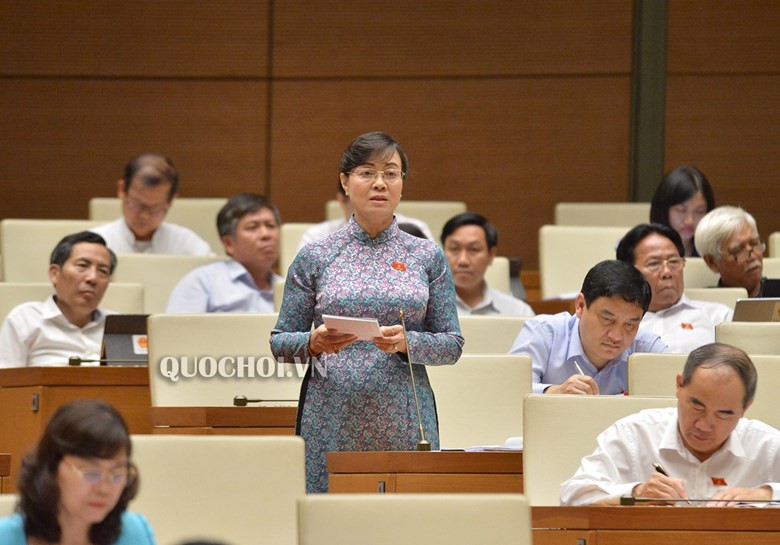 Đại biểu xót xa nhắc chuyện công nhân cả chục năm không về quê, phải gửi con cho bố mẹ