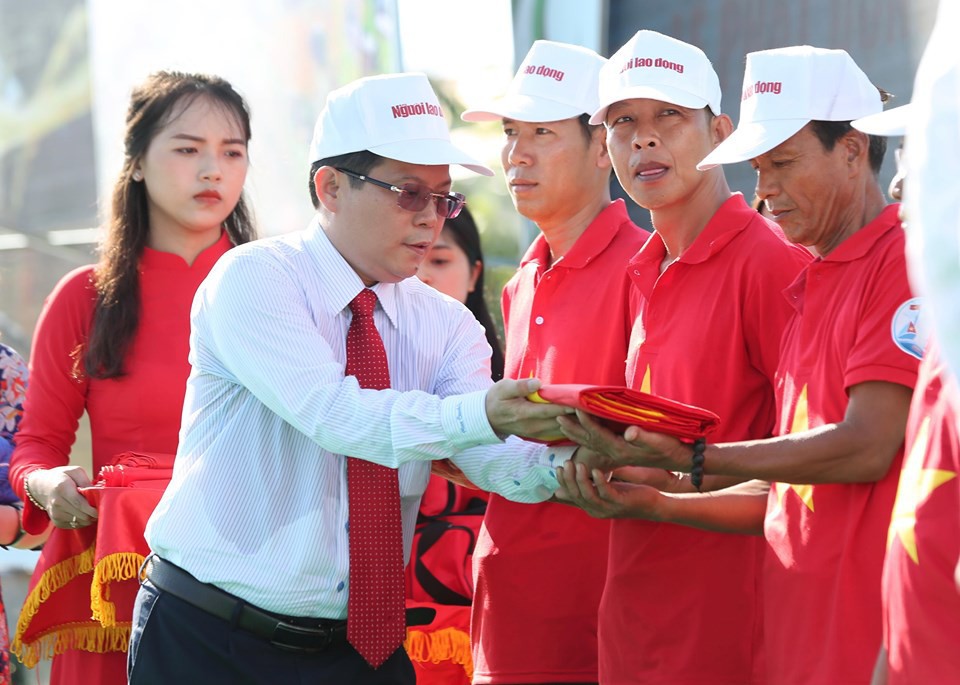 Một triệu lá cờ Tổ quốc cùng ngư dân bám biển: Đúng nguyện vọng của ngư dân