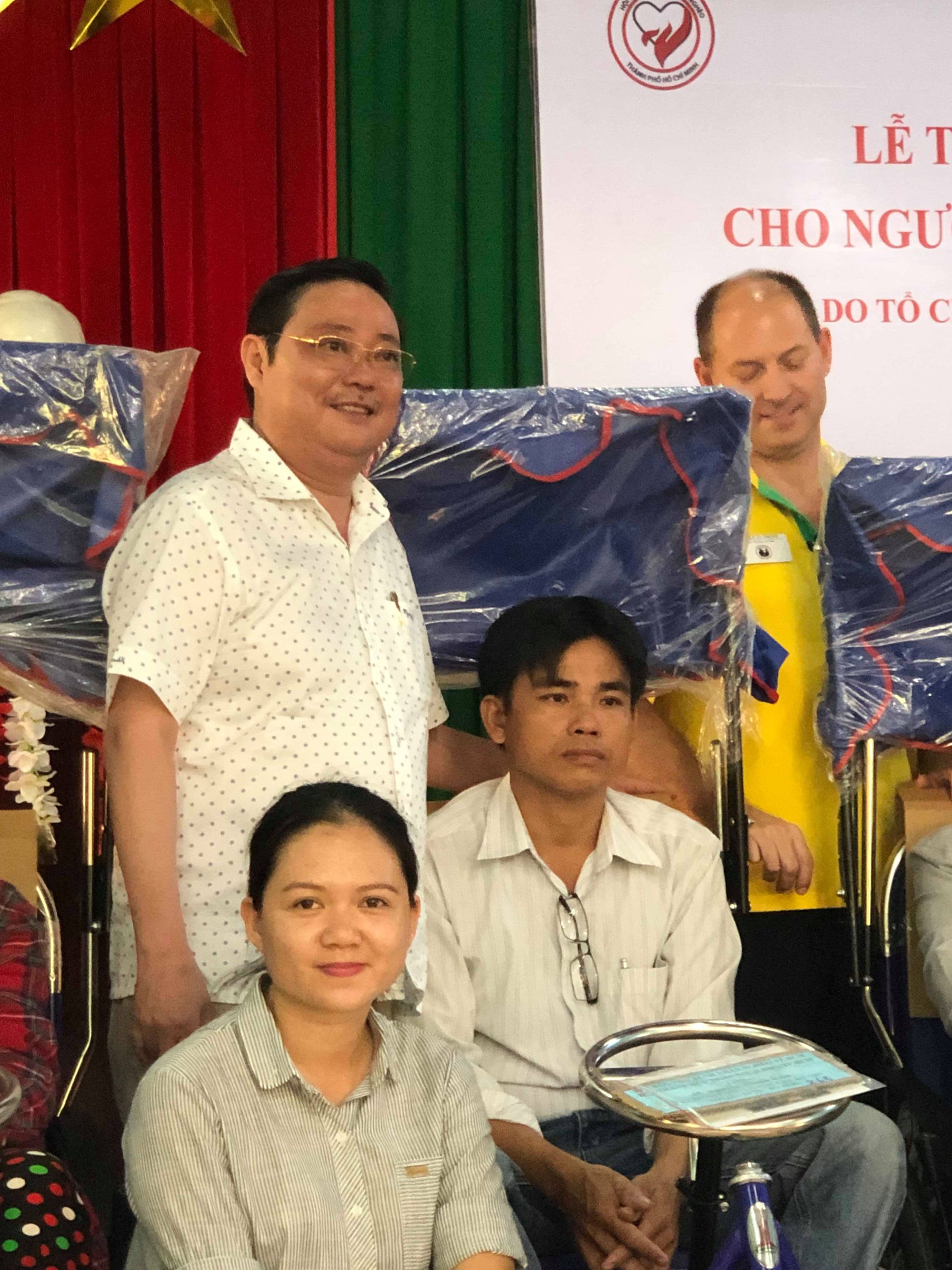 Hội đồng hương Quảng Nam tại TP HCM: Trao 200 xe lăn, xe lắc cho người khuyết tật qu&ecirc; nh&agrave; - Ảnh 2.