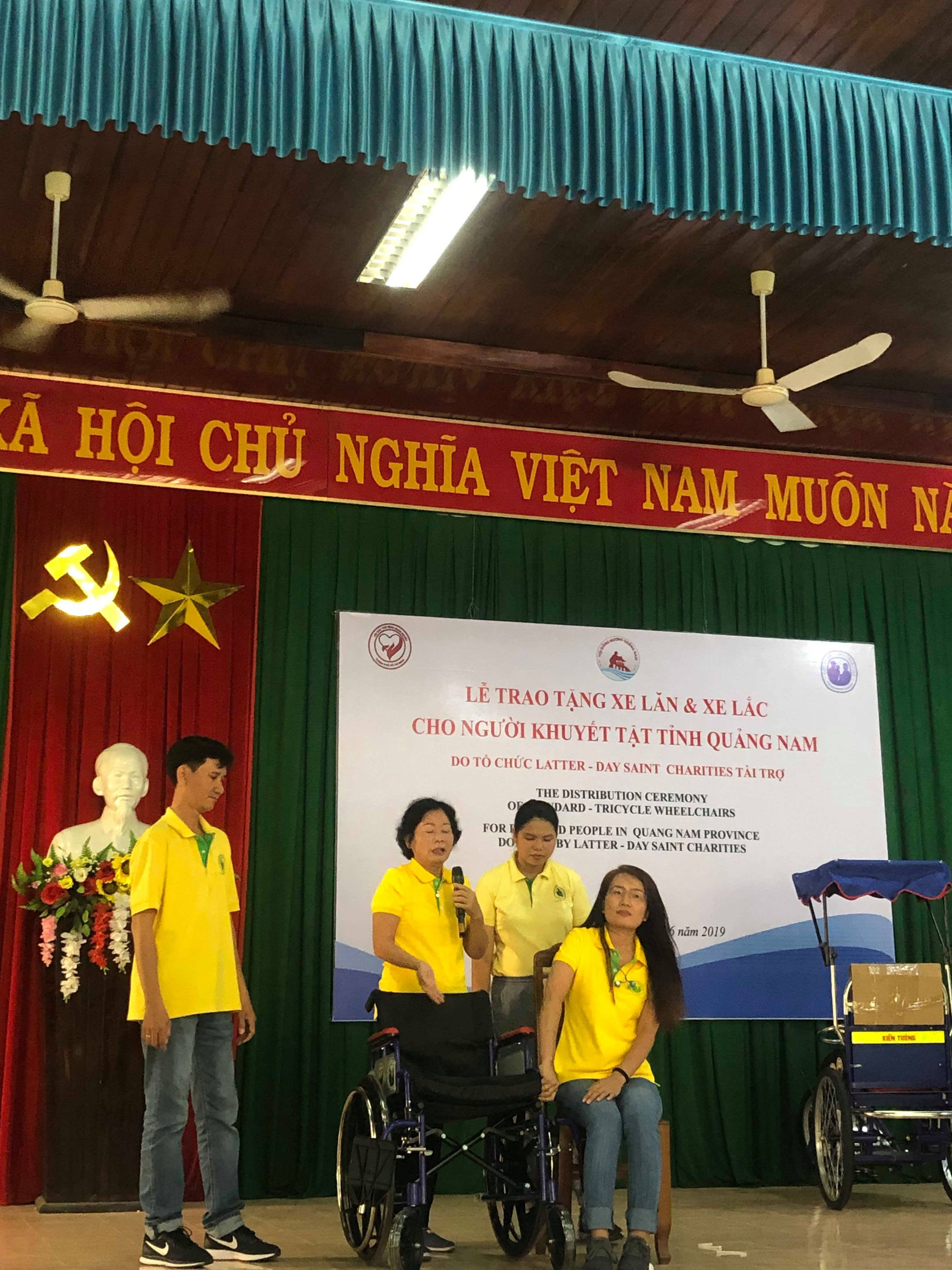 Hội đồng hương Quảng Nam tại TP HCM: Trao 200 xe lăn, xe lắc cho người khuyết tật qu&ecirc; nh&agrave; - Ảnh 3.