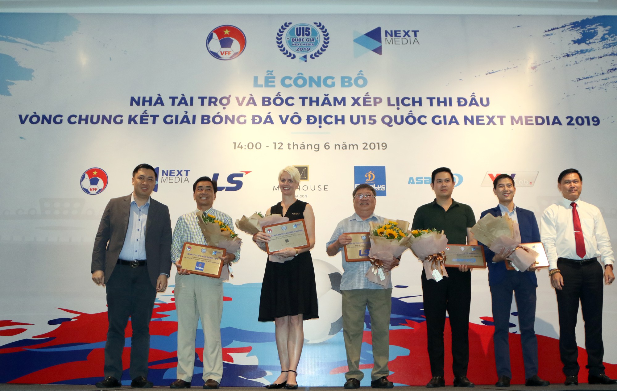 Văn Quyến dẫn dắt U15 SLNA đấu ngọc thô HAGL - Ảnh 1.