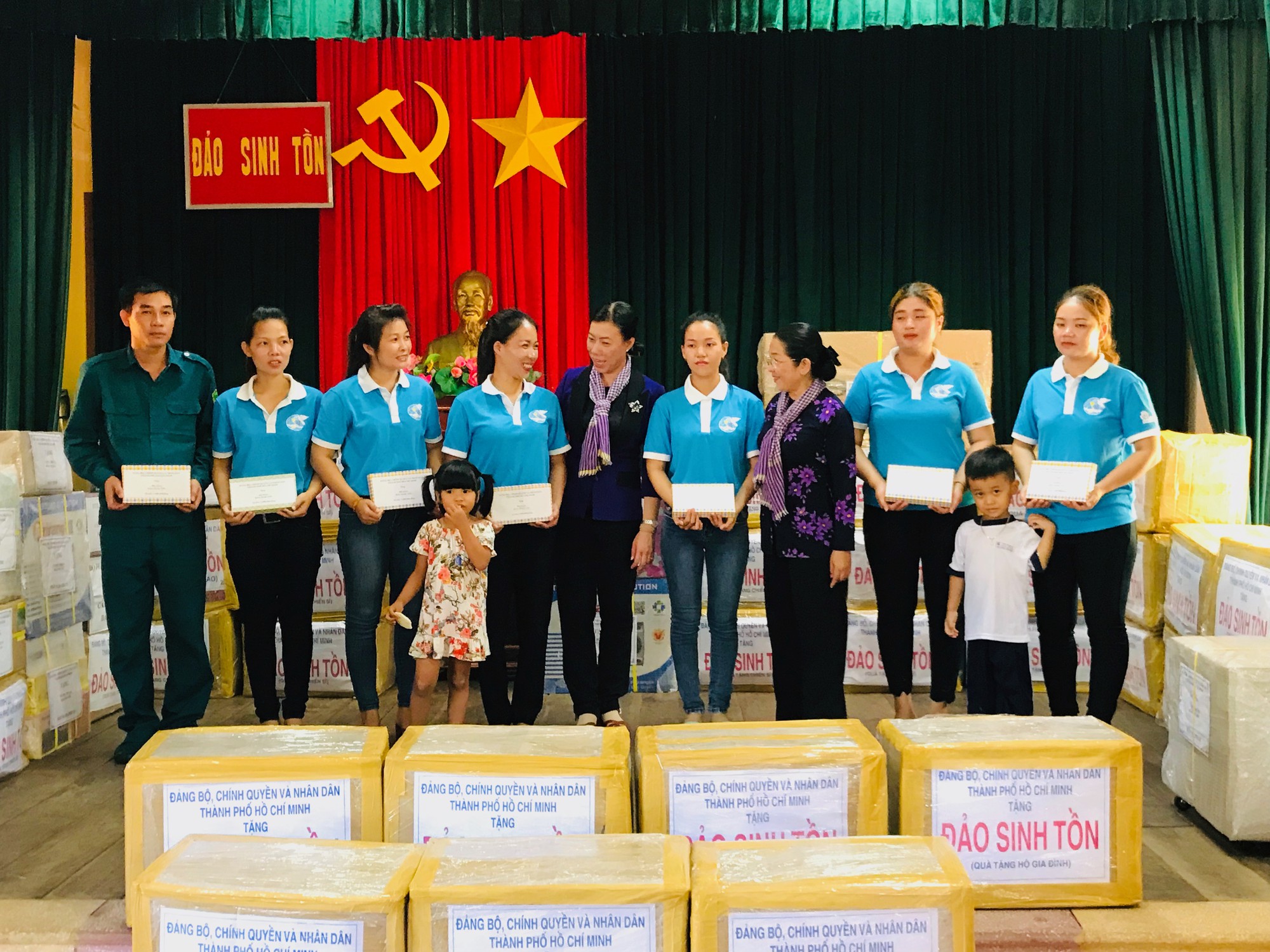 Trường Sa trong trái tim nghệ sĩ: Hát giữa biển khơi - Ảnh 1.