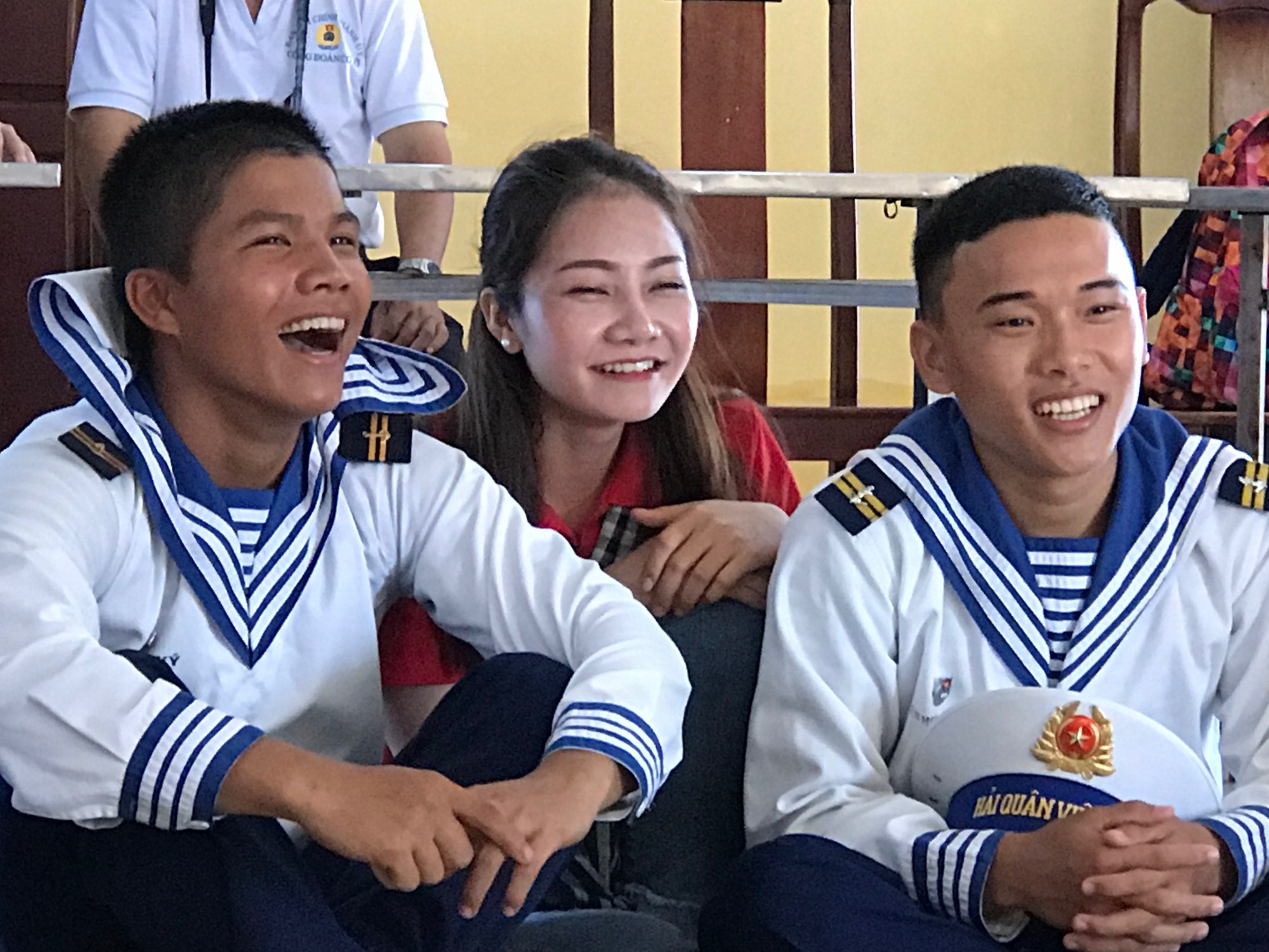 Trường Sa trong trái tim nghệ sĩ: Hát giữa biển khơi - Ảnh 2.