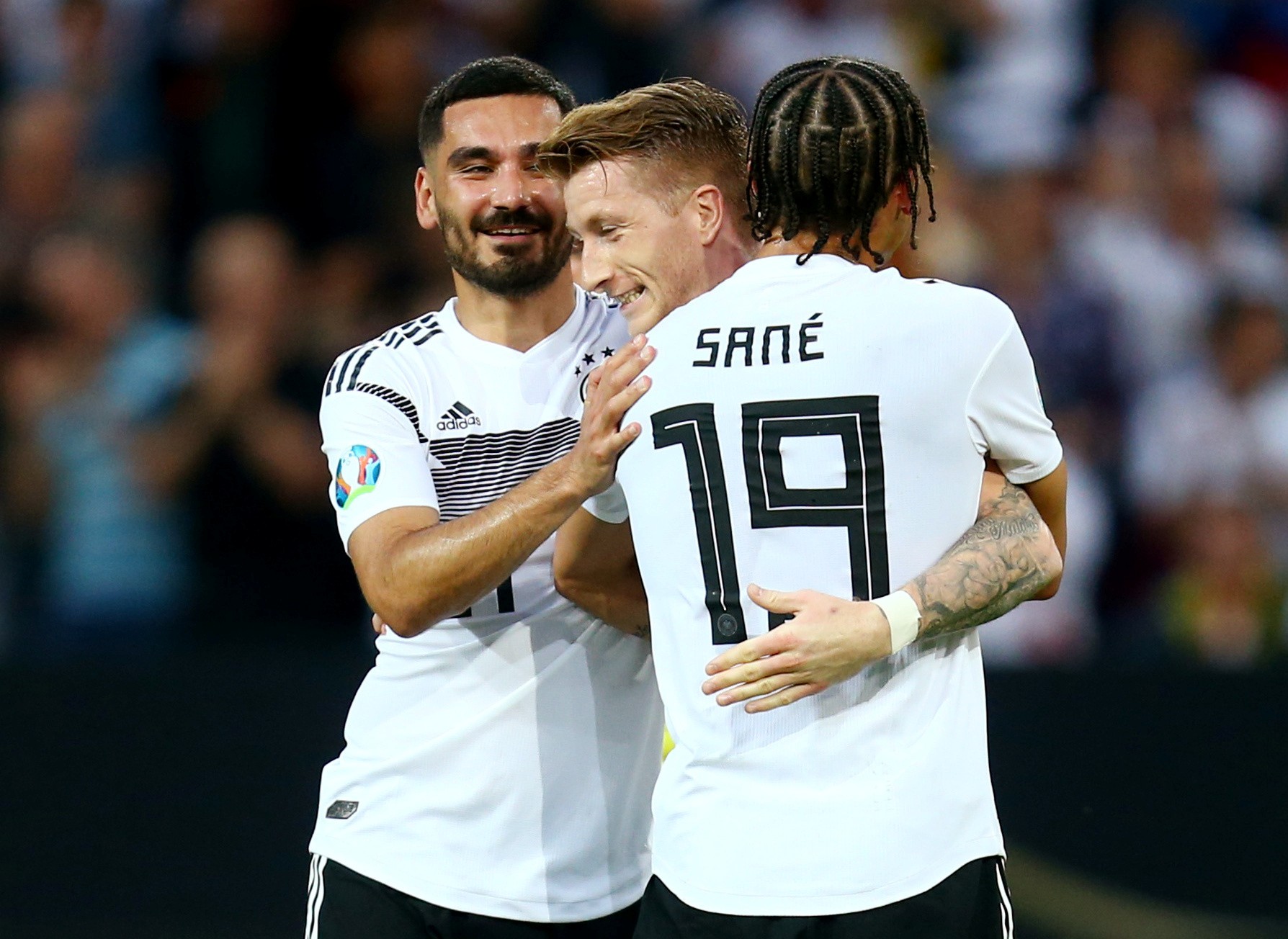Pháp, Đức trút giận, mưa bàn thắng ập đến vòng loại Euro 2020