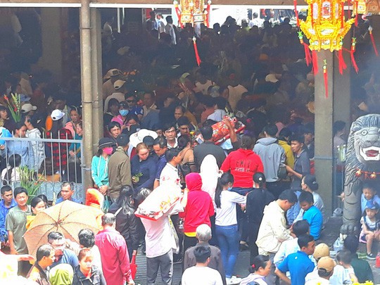 Tiền công đức có khi hàng ngàn tỉ đồng không thấy công khai