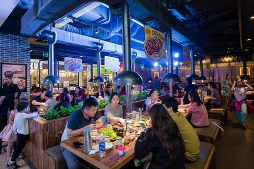 Dấu hiệu giảm tốc của hai ông trùm lẩu nướng, bia tươi - Ảnh 1.