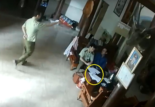 Hoãn tòa xử các cán bộ QLTT vào phòng ngủ thầy lang “làm luật”