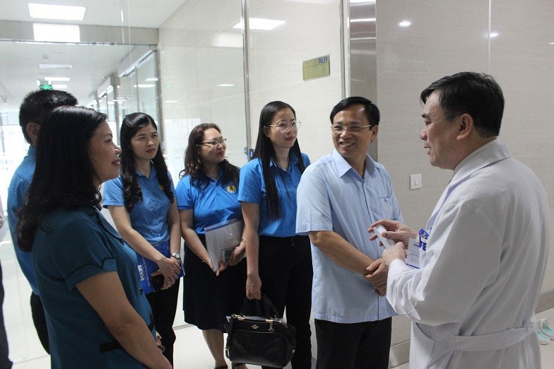 HÀ NỘI: Khám sức khỏe miễn phí cho con CNVC-LĐ