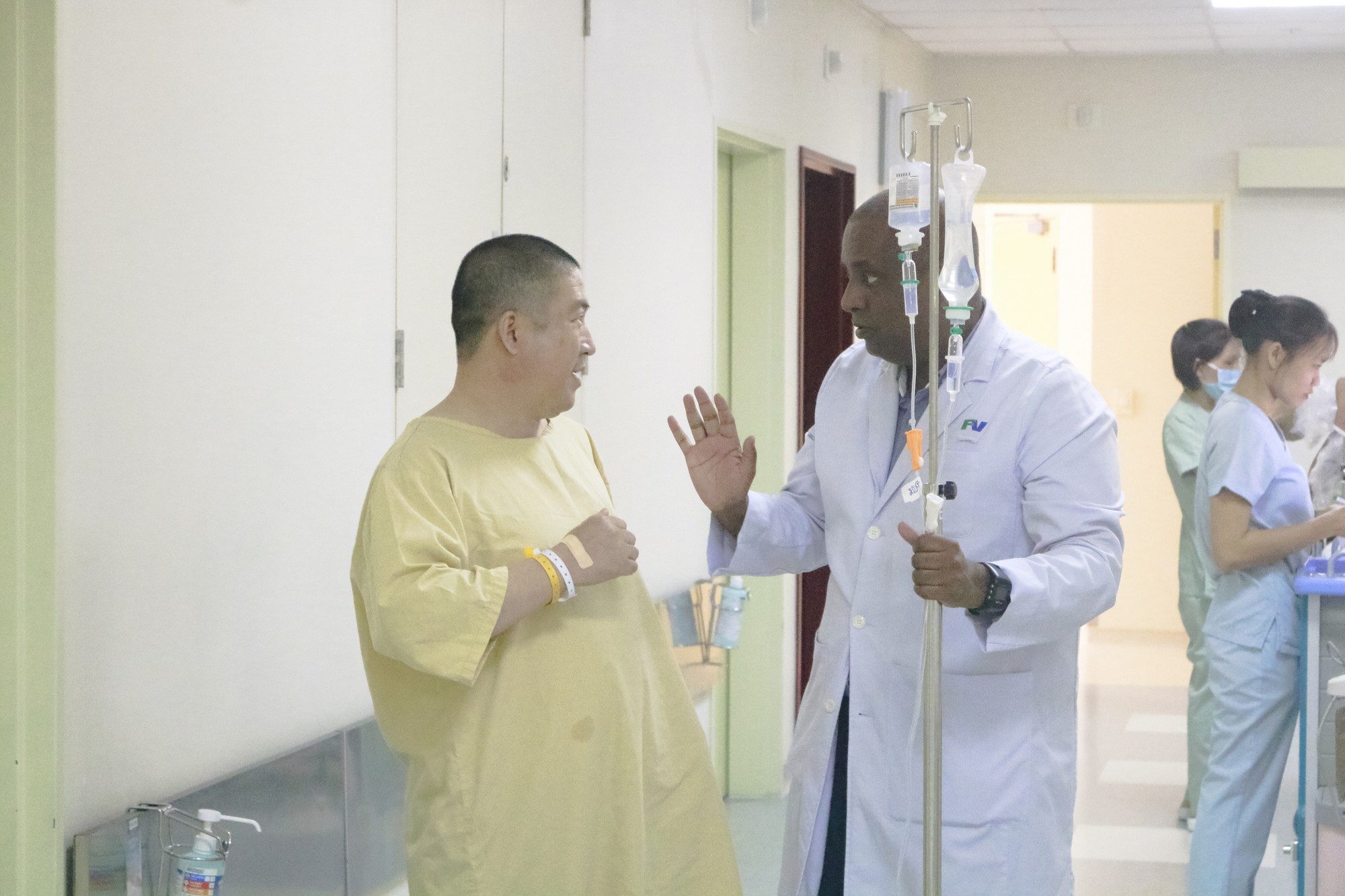 Kịp cứu người đàn ông nước ngoài trong nguy cấp - Ảnh 2.