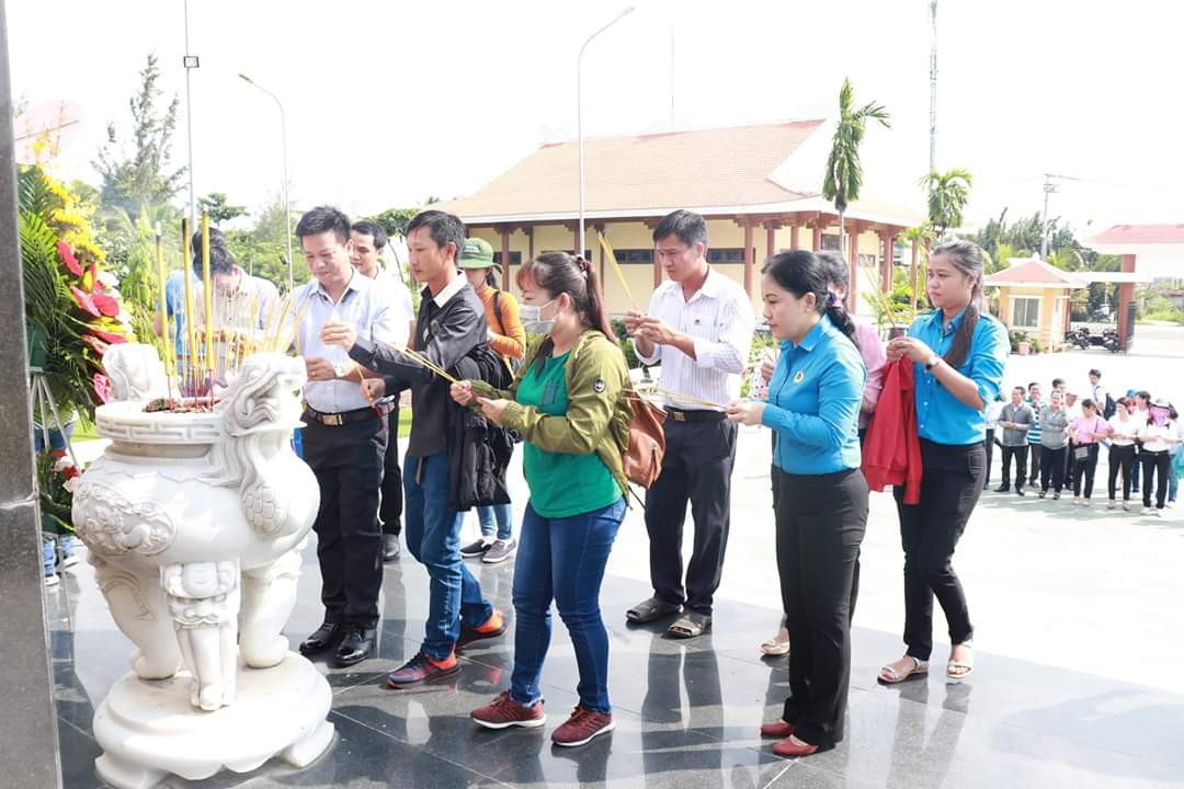 Tuyên dương điển hình học tập và làm theo Bác Hồ