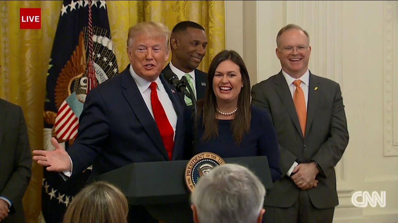 Ông Trump mất "chiến binh" trung thành