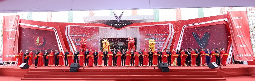 Thủ tướng dự lễ kh&aacute;nh th&agrave;nh nh&agrave; m&aacute;y &ocirc;t&ocirc; VinFast - Ảnh 1.