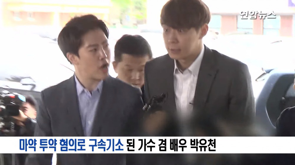 “Hoàng tử gác mái” Park Yoo Chun khóc nức nở tại tòa