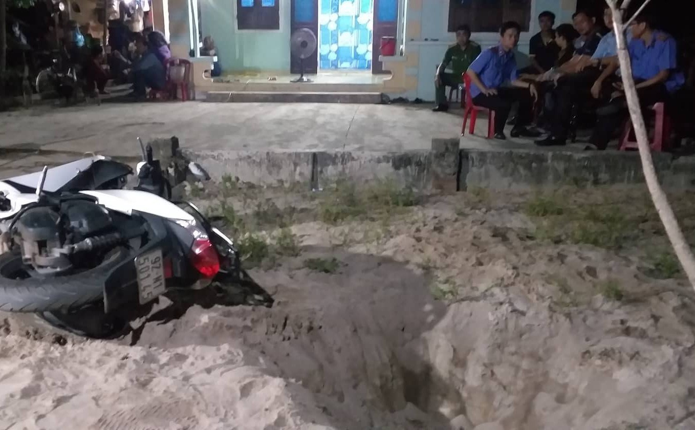 Vào tận nhà truy sát 3 cha con: Công an nói gì về việc gọi mà không đến? - Ảnh 1.