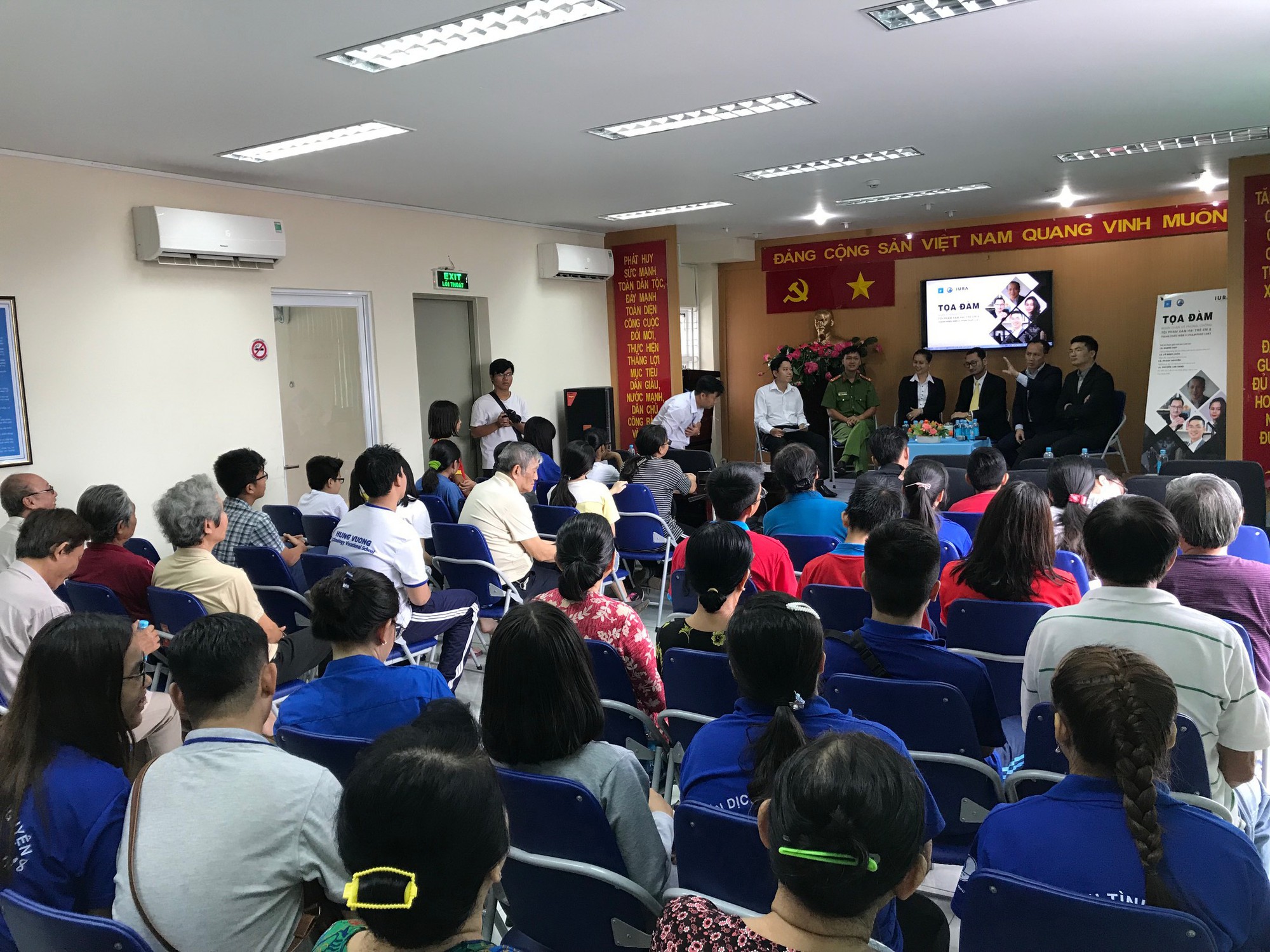 "Người thân ở quê lên rủ đi chơi, con có đi không?"
