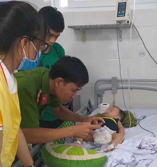 Bé 15 tháng tuổi tử vong bất thường sau khi gửi tại nhà trẻ tự phát