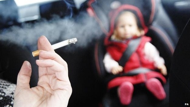 Nỗi khổ tâm của những bà vợ có chồng nghiện thuốc lá