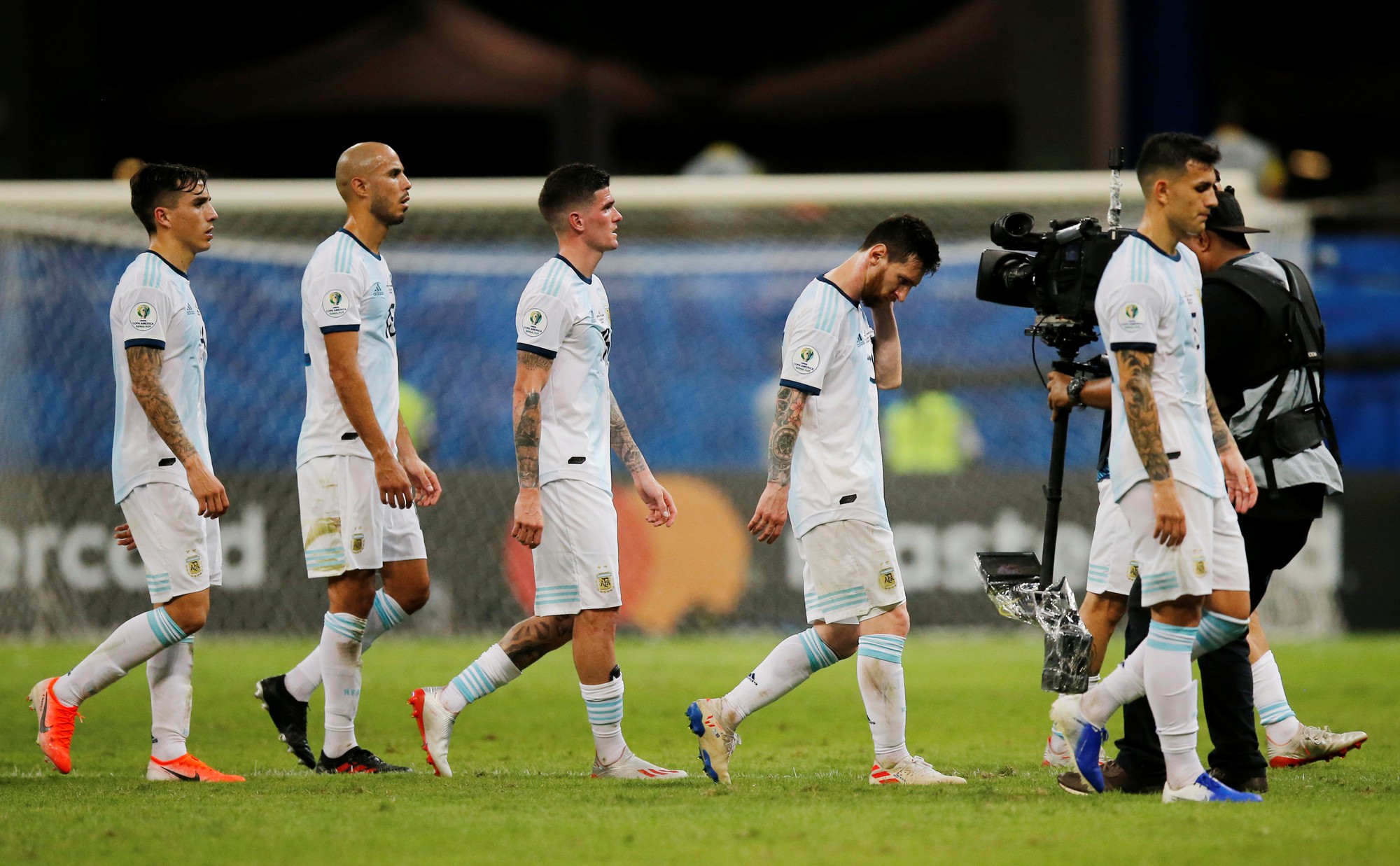 Dân mạng tức giận châm biếm thất bại của Messi - Ảnh 3.