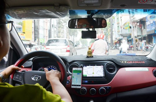 Xe dưới 9 chỗ kinh doanh vận tải phải gắn hộp đèn
