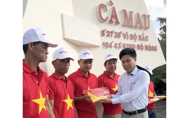 Một triệu lá cờ Tổ quốc cùng ngư dân bám biển: Mang tầm vóc quốc gia