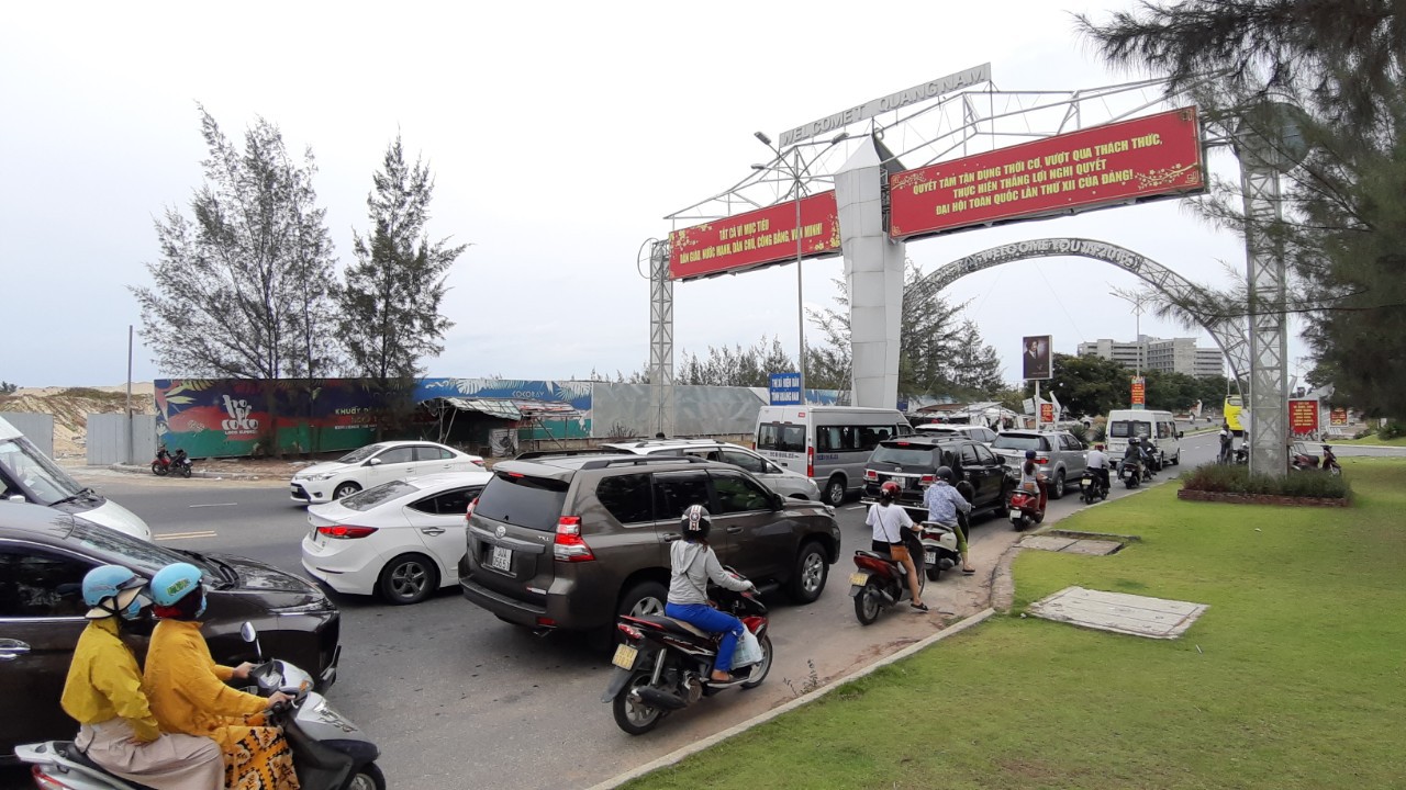 Cửa ng&otilde; Quảng Nam &ndash; Đ&agrave; Nẵng &ugrave;n tắc v&igrave; tai nạn li&ecirc;n ho&agrave;n - Ảnh 3.