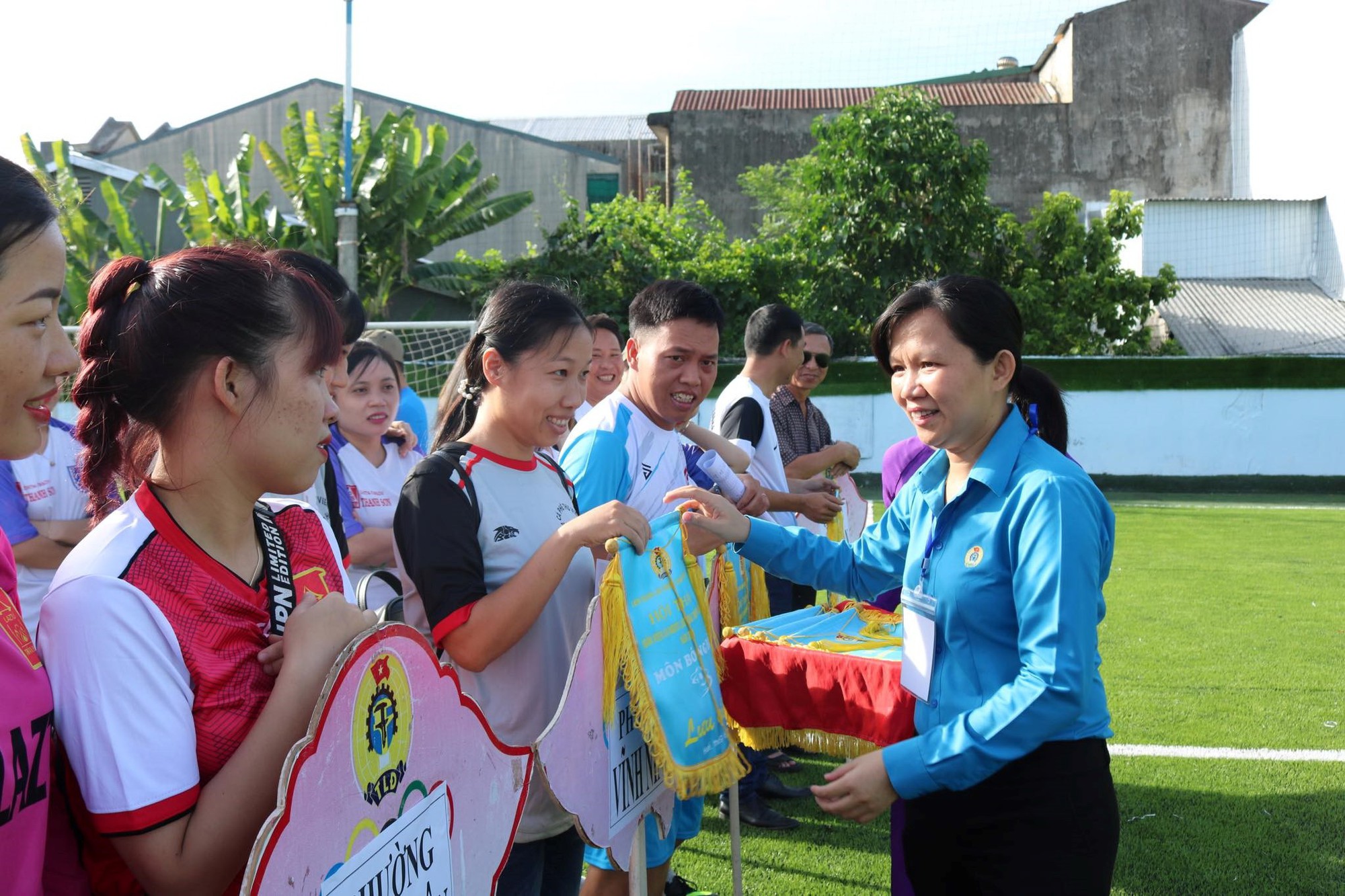 LĐLĐ TP Huế khai mạc giải b&oacute;ng đ&aacute; đo&agrave;n vi&ecirc;n, người lao động  - Ảnh 2.