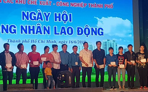 Hơn 1.000 c&ocirc;ng nh&acirc;n tham gia ng&agrave;y hội vui chơi, mua sắm - Ảnh 1.