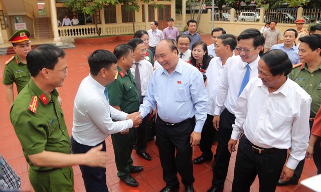 Thủ tướng Nguyễn Xuân Phúc: “Chỗ nào người dân được hưởng lợi nhiều nhất thì đầu tư” - Ảnh 4.