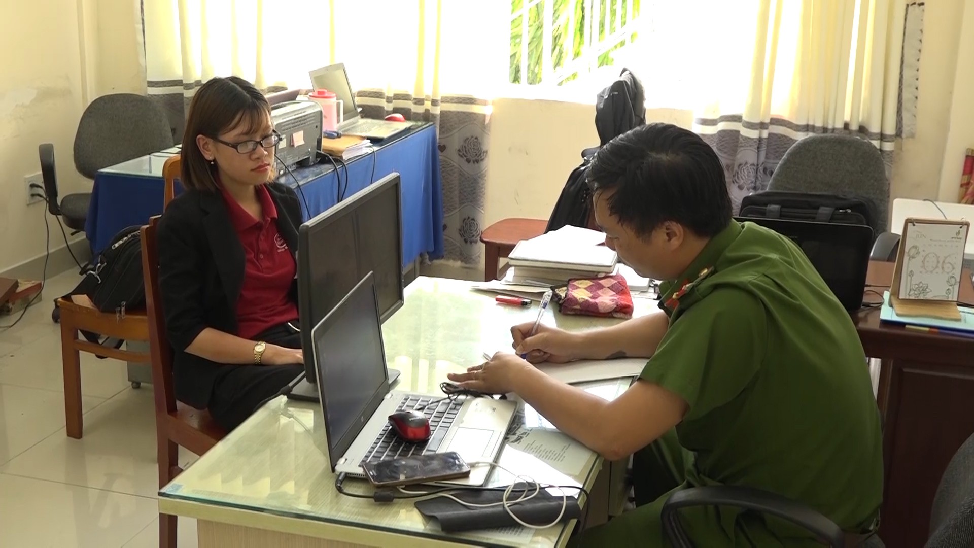 Khởi tố 2 nh&acirc;n vi&ecirc;n Alibaba - Ảnh 1.
