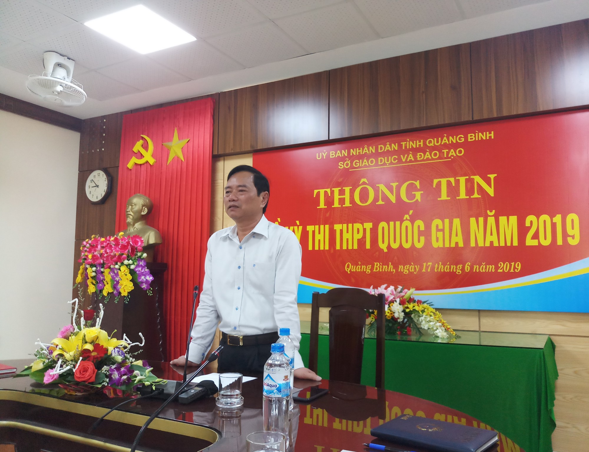 Đề nghị kỷ luật 2 cán bộ coi thi ký nhầm trên 24 bài của thí sinh ở Quảng Bình - Ảnh 1.