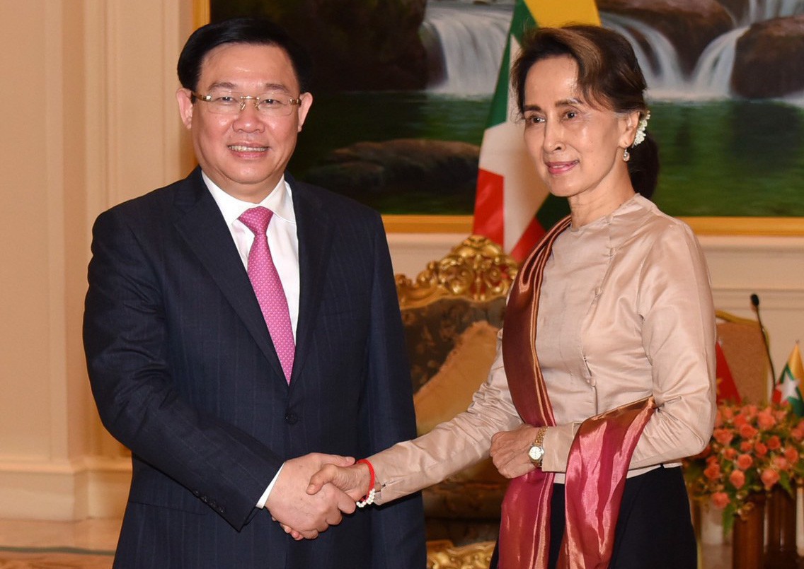 Phó Thủ tướng Vương Đình Huệ gặp bà San Suu Kyi bàn về hợp tác kinh tế