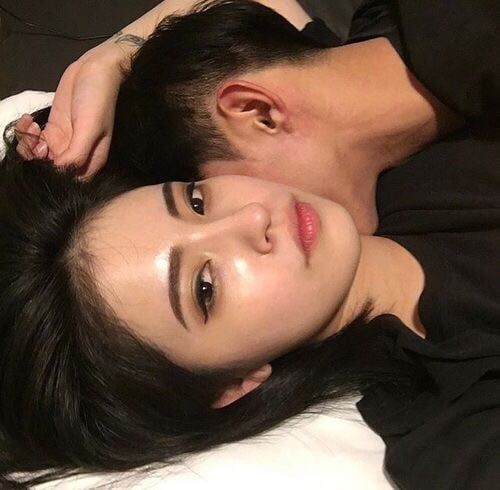 V&ocirc; duy&ecirc;n kh&oacute; đỡ tr&ecirc;n giường - Ảnh 3.