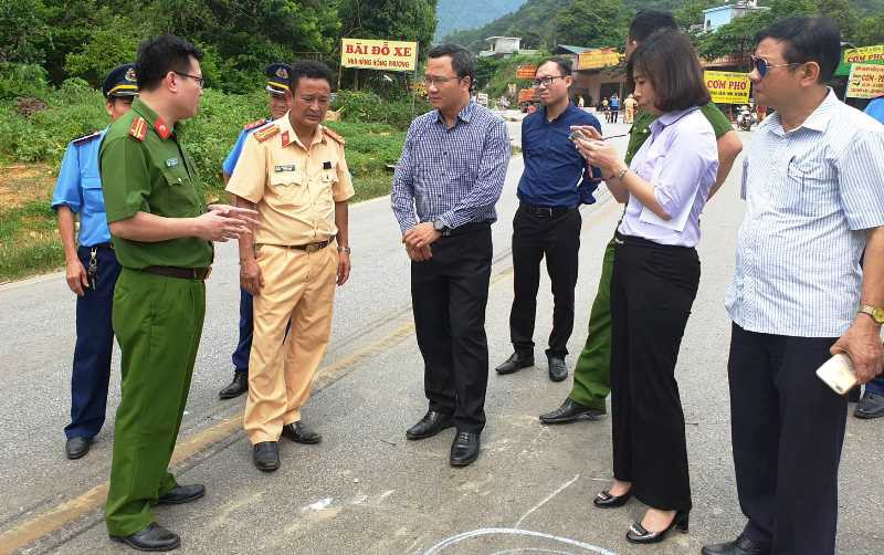 Vụ tai nạn kinh ho&agrave;ng ở H&ograve;a B&igrave;nh: Chủ nh&agrave; xe từng c&oacute; xe kh&aacute;ch t&ocirc;ng chết 7 người đi đưa tang - Ảnh 1.