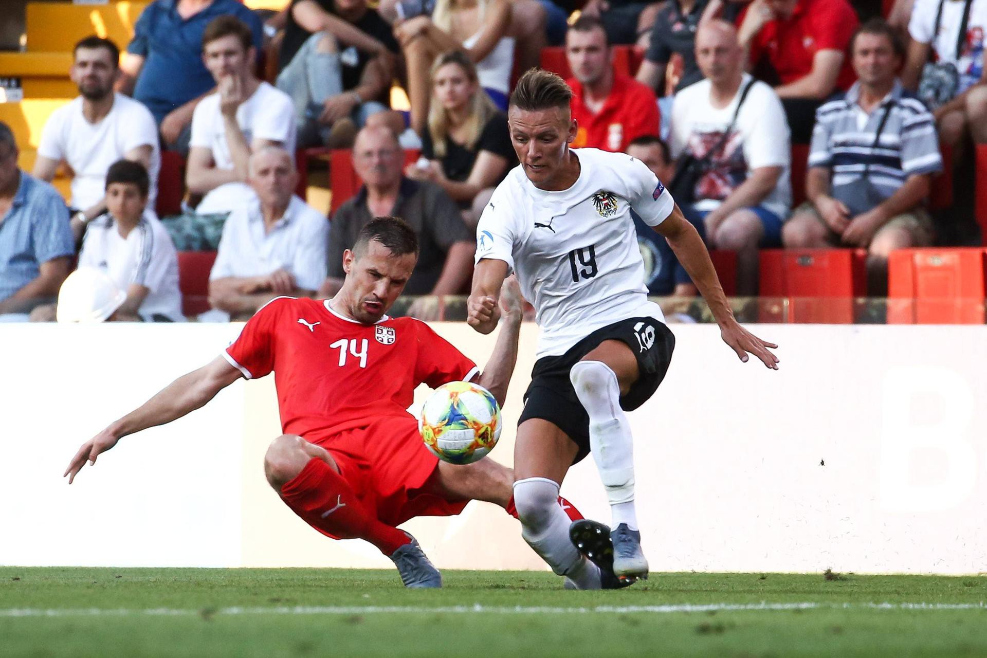 Tài năng trẻ RB Leipzig bị gãy lìa chân ghê rợn khi thi đấu - Ảnh 3.