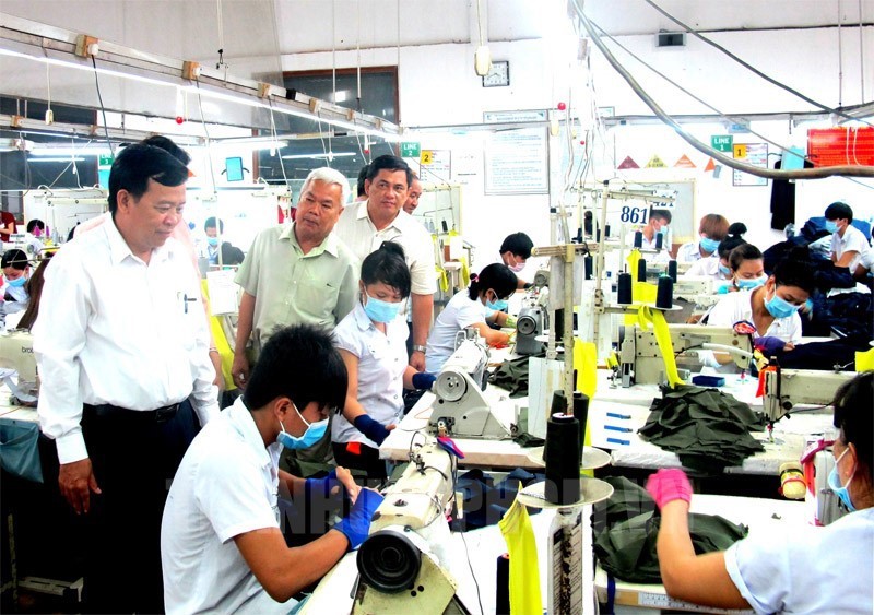 Không hoán đổi ngày nghỉ Tết: Đừng rập khuôn máy móc!