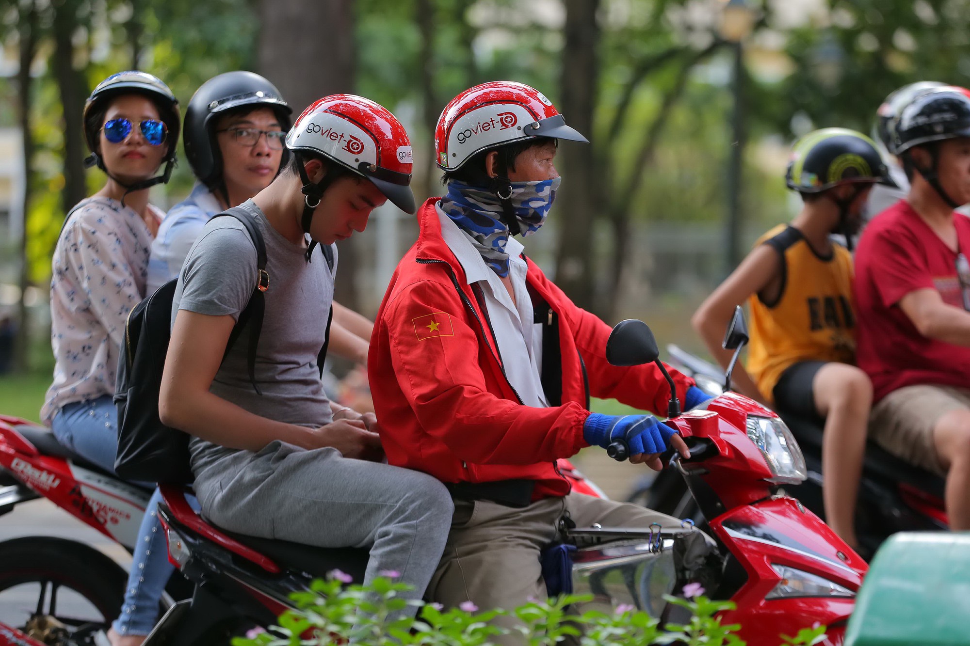 Tăng tuổi nghỉ hưu: Người trẻ ra đường chạy xe ôm?