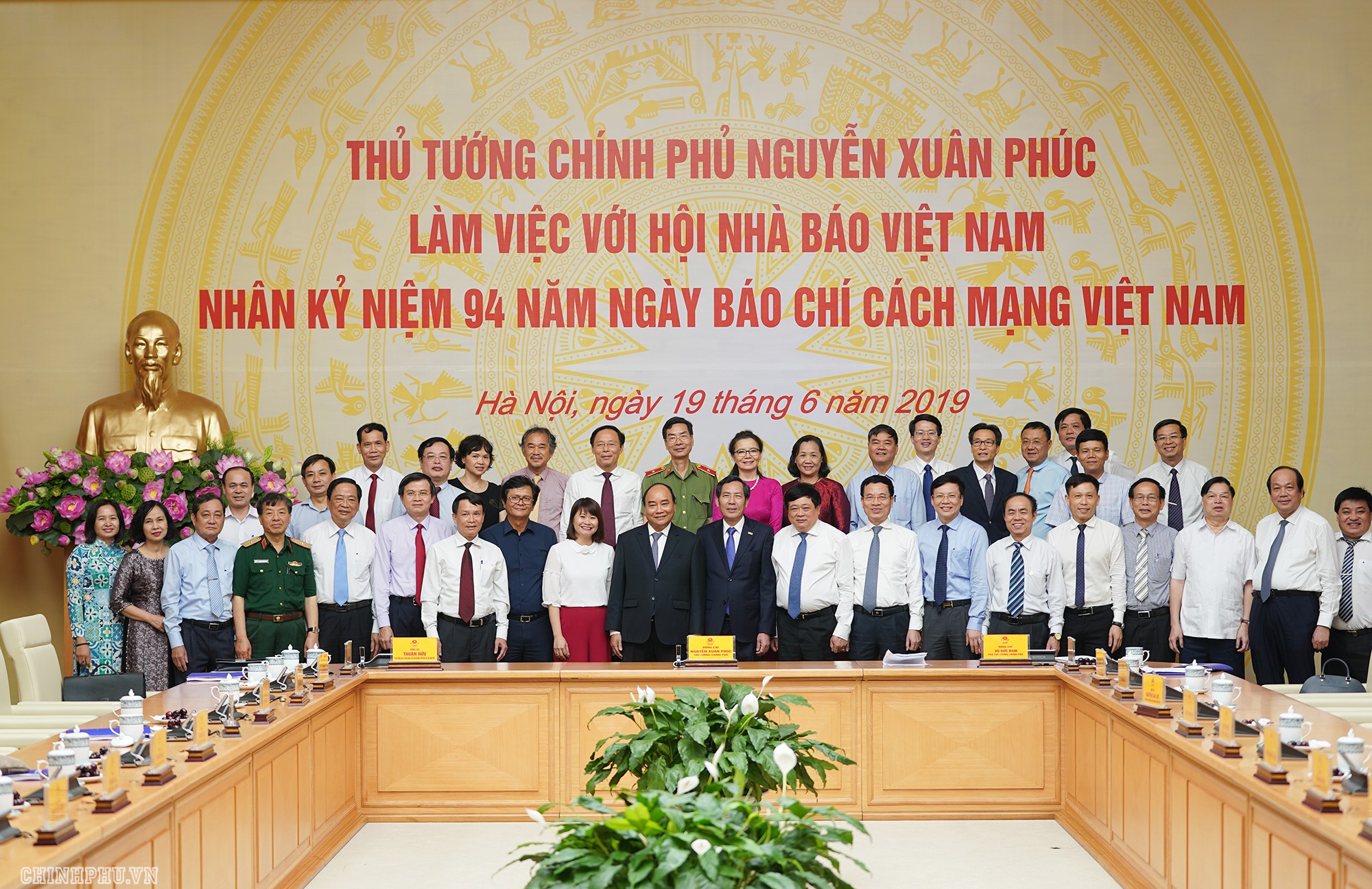 Thủ tướng Nguyễn Xu&acirc;n Ph&uacute;c: Ch&iacute;nh phủ sẽ tạo cơ chế để b&aacute;o ch&iacute; ph&aacute;t triển - Ảnh 4.