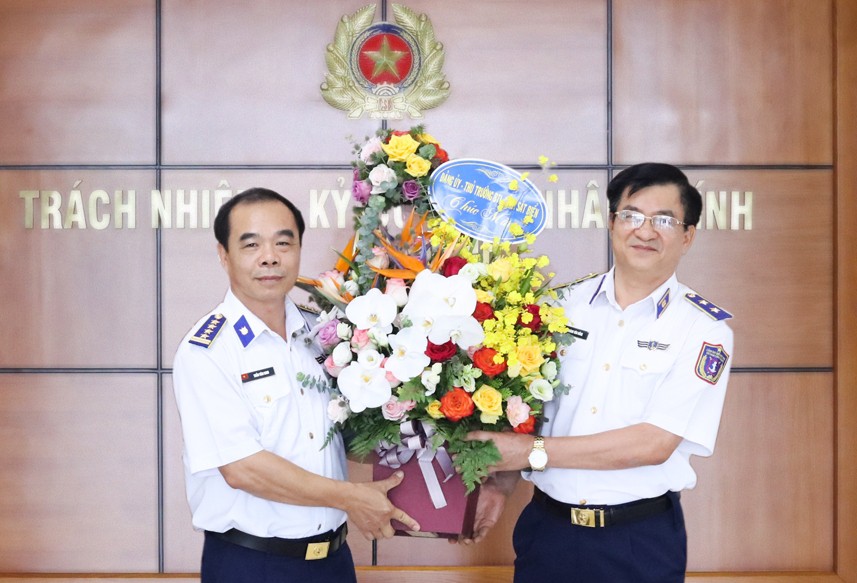 Thủ tướng bổ nhiệm tân phó tư lệnh cảnh sát biển - Ảnh 1.