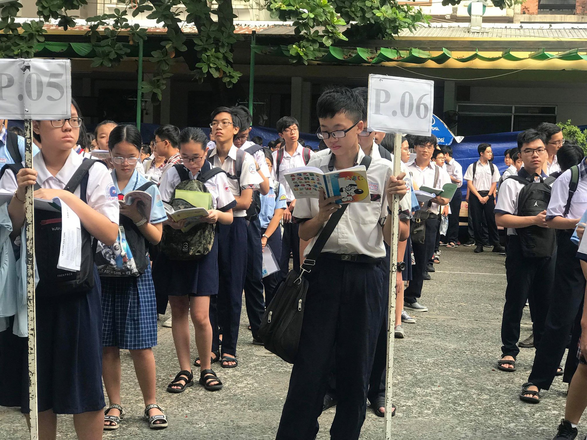 Hơn 80.000 th&iacute; sinh bước v&agrave;o cuộc đua lớp 10 - Ảnh 3.