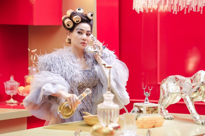Thu Minh tiếp tục bị n&eacute;m đ&aacute; v&igrave; nghi đạo nh&aacute;i - Ảnh 14.